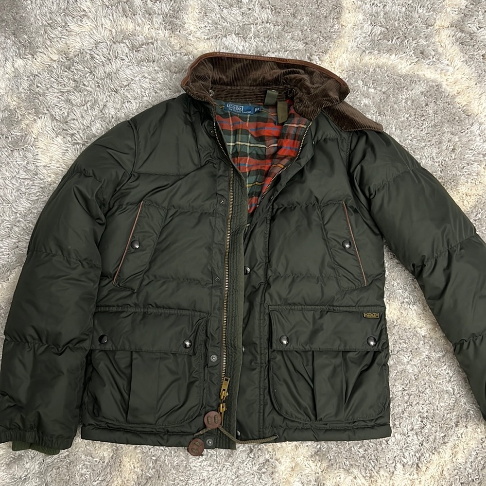 Ralph Lauren-dark green men’s coat . Tons of pockets . Nice and cozy ! Size S